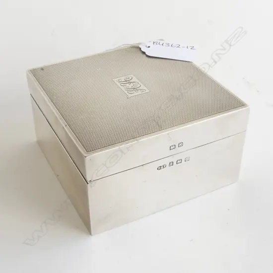 (20637) CIGARETTE BOX HALLMARKED BIRMINGHAM 1947 W. 95MM H. 50mm W. 299g