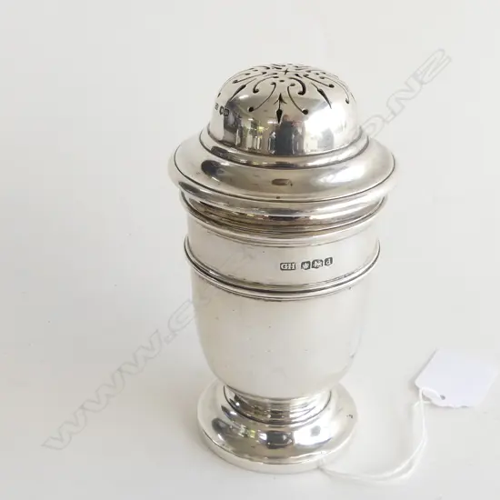 (20632) SUGAR SIFTER HALLMARKED SHEFFIELD 1921 H. 130mm W. 167g