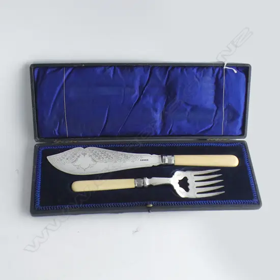 VICTORIAN IVORY HANDLED SILVER PLATE BOXED FISH SERVERS