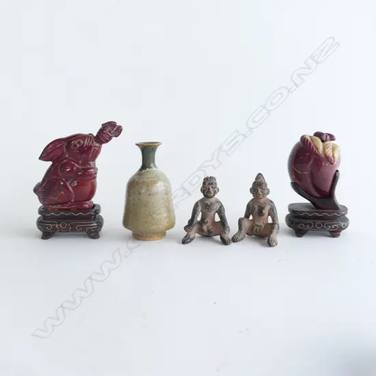 5 ORIENTAL PCES; 2 CARVED RED PORPHYRY MARBLE NOVELTY SNUFFS ON STANDS + PR EROTIC FIGURES + MINIATURE VASE H.65mm