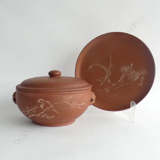ORIENTAL TERRACOTTA STEAMER LIDDED DISH (DIA 215MM) & PLATE (DIA 265MM)