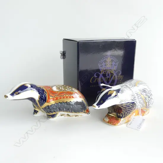 2 ROYAL CROWN DERBY WOODLAND & MOONLIGHT BADGER PAPERWEIGHTS, WOOD w. BOX L.150mm