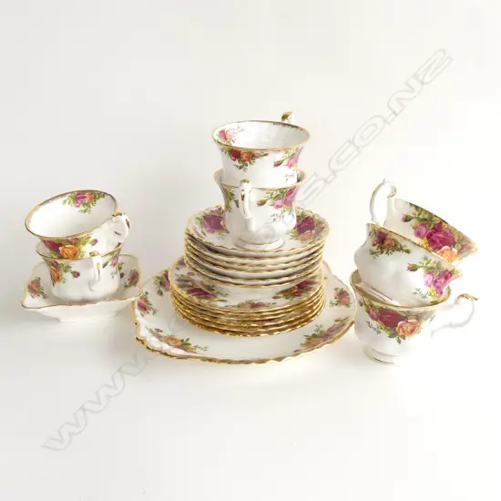 21 PCE ROYAL ALBERT OLD COUNTRY ROSES TEA SET; 6 TRIOS, SUGAR, BOWL & SANDWICH PLATE