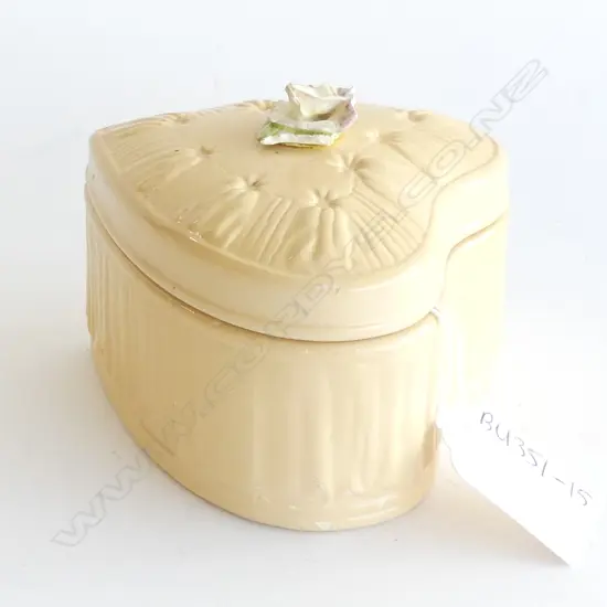 VINTAGE CROWN LYNN TRINKET BOX #.491. AF