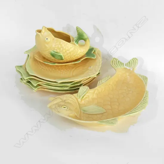 SHORTER & SON 8 PC FISH SET; OVAL SERVING DISH, SAUCE JUG & UNDERPLATE & 6 ENTREE PLATES