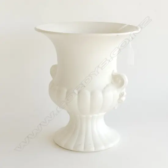 (20635) CROWN LYNN PEDASTAL URN VASE H. 230mm