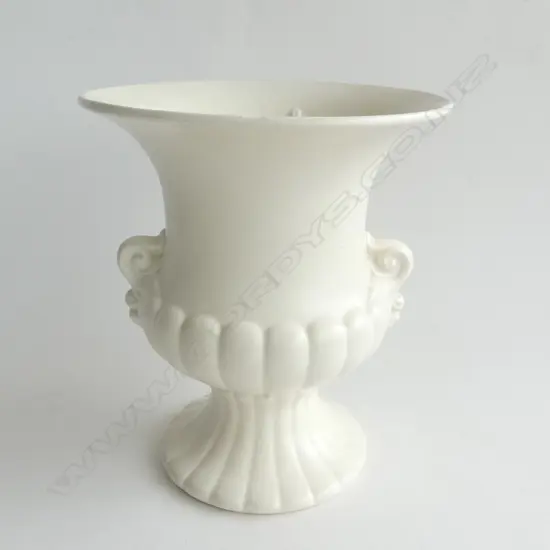 (20635) CROWN LYNN PEDASTAL URN VASE H. 230mm