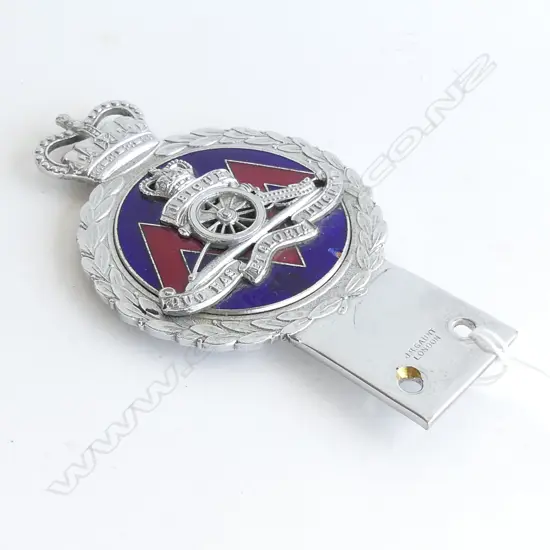 (20315) BRITISH ARMY ROYAL ARTILLERY VINTAGE CAR MASCOT BADGE BY GAUNT