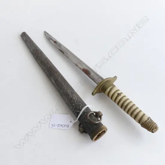 (20719) OLD JAPANESE SHORT SWORD  IN SCABBARD EMBOSSED WITH FLOWERS L. 420mm