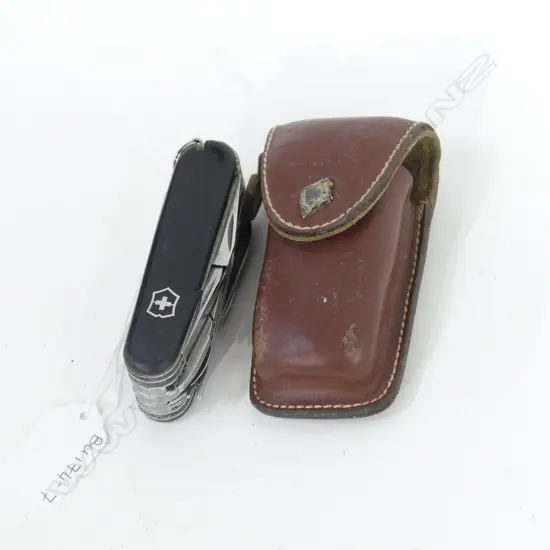 VINTAGE VICTORINOX SWISS ARMY KNIFE WITH POUCH
