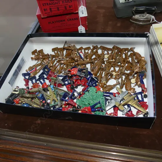 BOX VINTAGE TIN TOY SOLDIERS 
