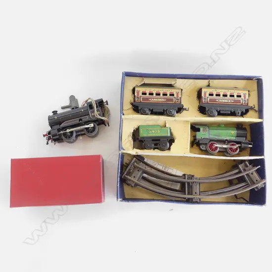 (20625) HORNBY M1 PASSENGER SET (AF) + No. 50 LOCOMOTIVE