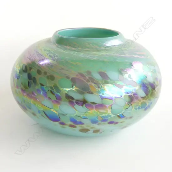 CHUCK SIMPSON ART GLASS VASE, SIGNED & DATED 1990 215mm di