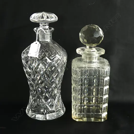 2 CRYSTAL DECANTERS H.250mm