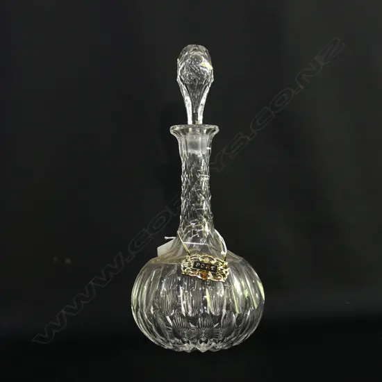 LG VINTAGE HEAVY CUT GLASS DECANTER WITH PORT SWING TAG H 315MM (CHIPS TO END OF STOPPER)
