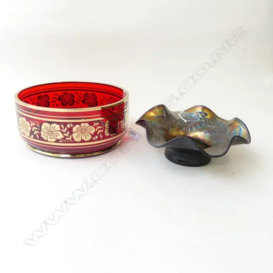 RED & GOLD GLASS SALAD BOWL (DIA 195MM) + CARNIVAL GLASS IVY FRILLED RIMMED DISH (DIA  190MM)