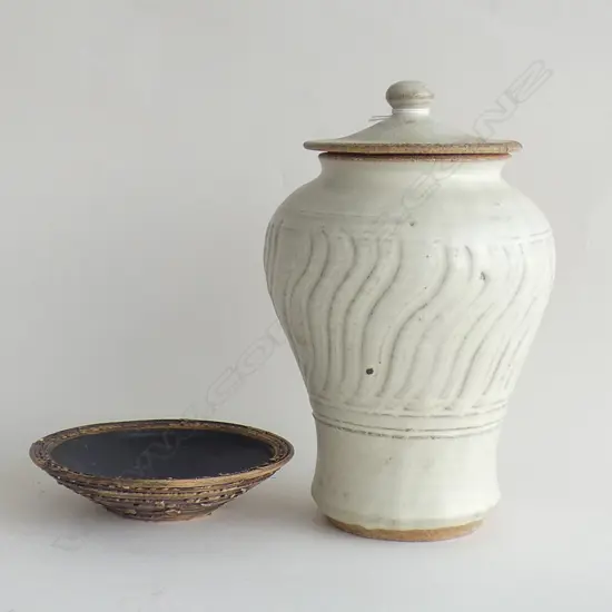 LIDDED PALE GLAZE JAR AND SMALL DISH a/f