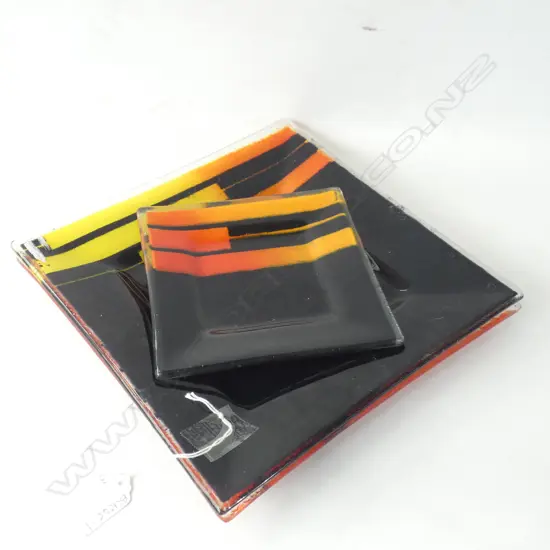3 NZ GLASS PLATES BY KRE8TV  2 X SQ 240MM & 1 X SQ 150MM