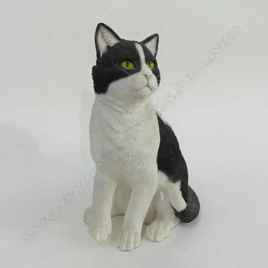 LG 'COUNTRY ARTISTS' LIFE LIKE CAT FIGURE H 3OOMM - IN ORIGINAL BOX