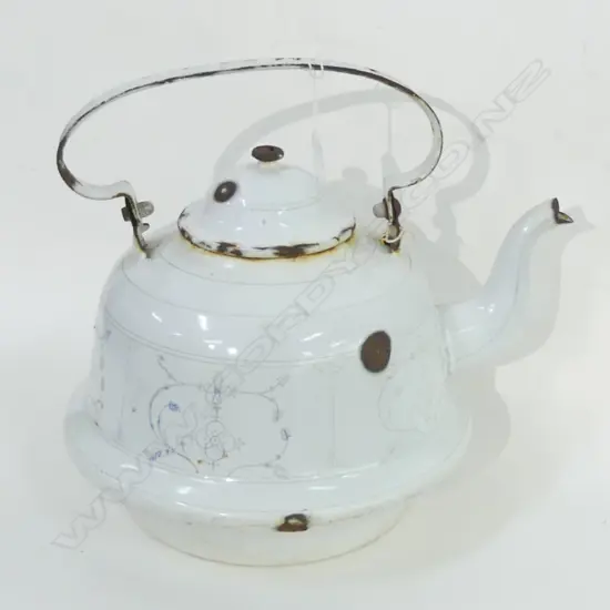 LG GERMAN WHITE ENAMEL KETTLE H 360MM