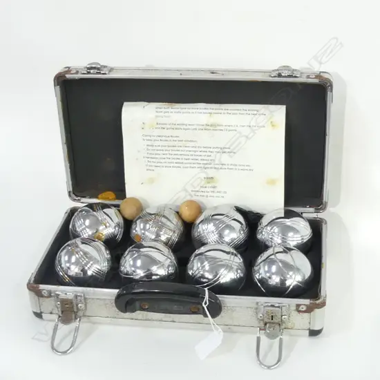 CASED BOULES SET