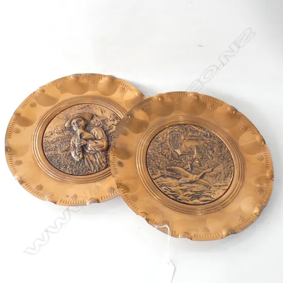 2 LARGE COPPER WALL PLATES - DIA 315MM