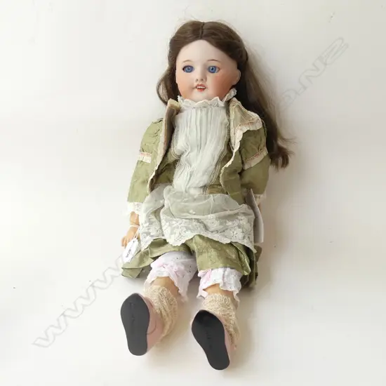 ANTIQUE FRENCH DOLL SFBJ '60' PARIS
