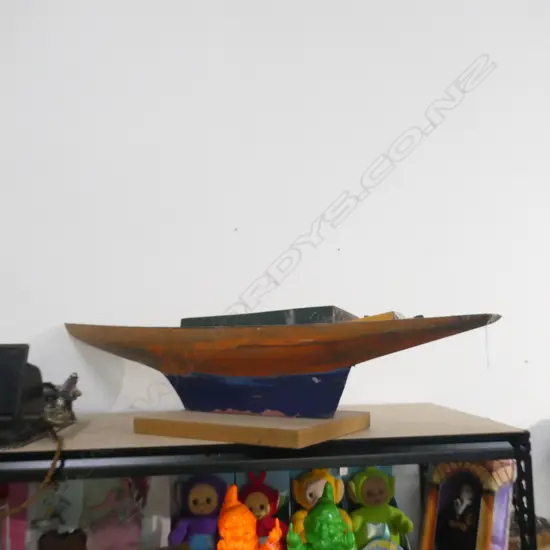 VINTAGE WOODEN BOAT HULL MODEL L.1110mm + ASST. PHARMACEUTICAL BOTTLES