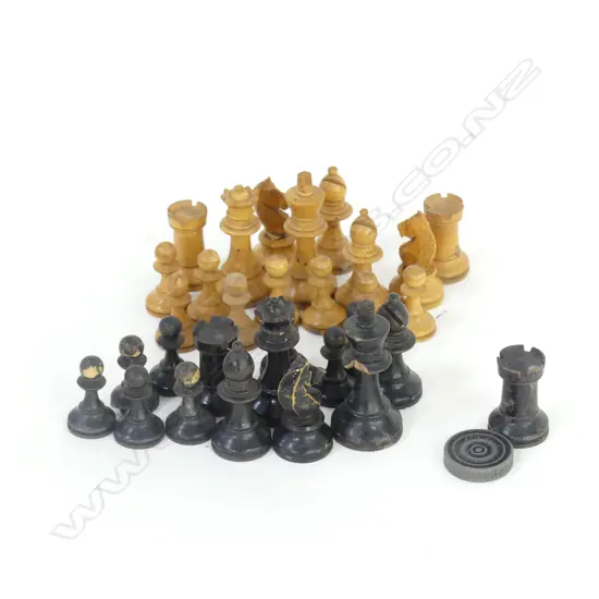 31 PCE WOODEN CHESS SET (1 BLACK HORSE MISSING)