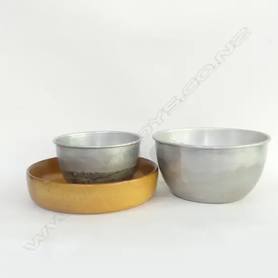 2 VINTAGE ALUMINIUM BOWLS - LARGEST 210MM + NZ RIMU BOWL (DIA 235MM)