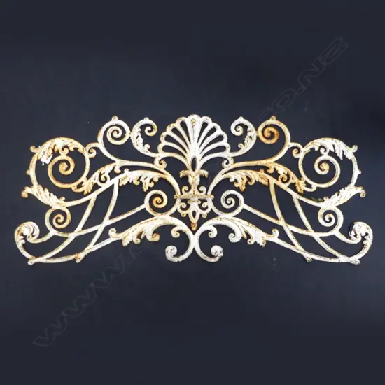 LG WHITE PAINTED WROUGHT IRON DECORATIVE GRILL H 420  X L 1000MM HAS SURFACE RUST