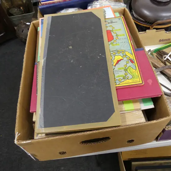 BOX LOT VINTAGE GAMES / PUZZLES ETC