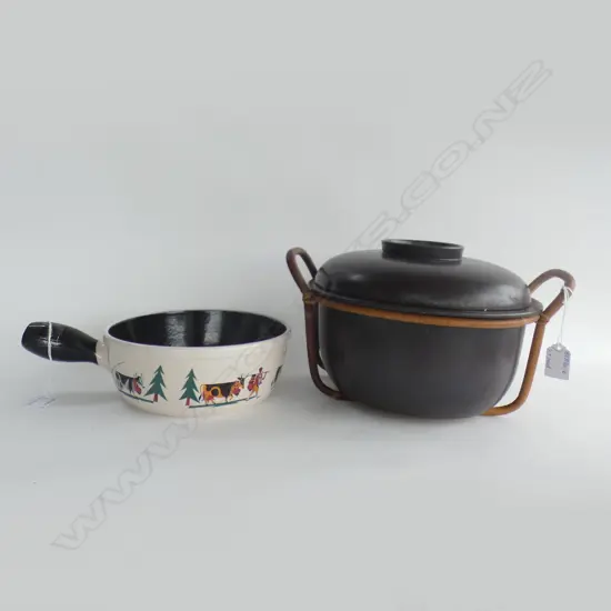 CERAMIC FONDUE DISH (DIA 205MM)A/F + LG BROWN CERAMIC LIDDED DISH IN BAMBOO STAND (DIA 300MM)
