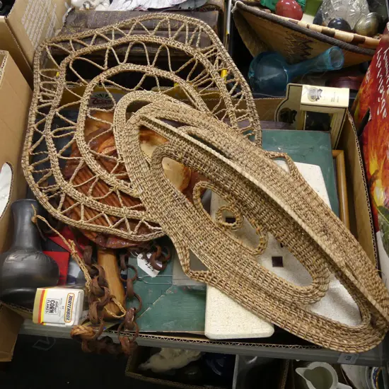 BOX LOT PNG PCES; LGE WOVEN MASK, SHELL ORNAMENT + PATU, STONE CLOCK, CARS, ARTWORKS ETC