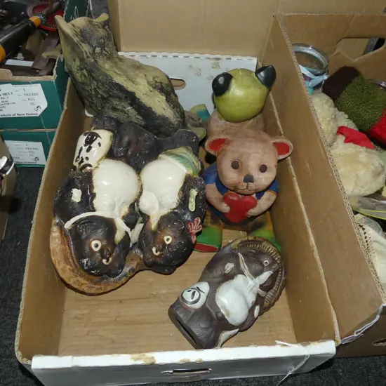 BOX GARDEN ORNAMENTS INCL HEDGEHOGS 