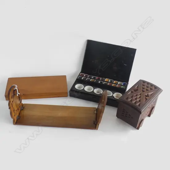 CHIP CARVED WOODEN BOX, VINTAGE FOLDING BOOK SHELF, VINTAGE PENCIL BOX & W/C TIN W.205mm 