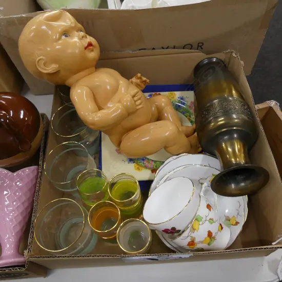 SM BOX MISC INCL CHINA, GLASS - DOLL, BRASS VASE  RETRO COLOURED GLASSES & BIARRITZ PLATE ETC..