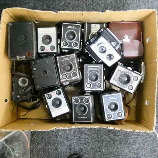 BOX LOT BOX BROWNIE CAMERAS 