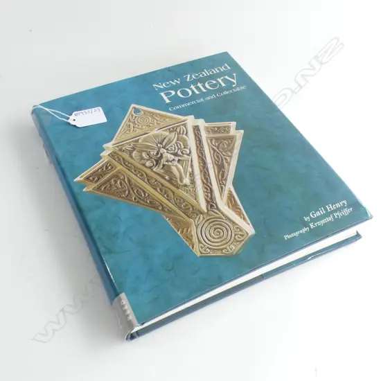 BOOK; GAIL HENRY 'NZ POTTERY COMMERCIAL & COLLECTABLE'