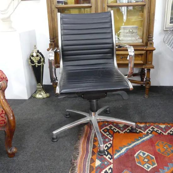 EXECUTIVE OFFICE CHAIR