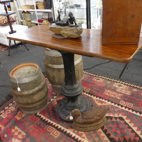 VICTORIAN PUB TABLE w. MAHOGANY TOP & BLACK PAINTED CAST IRON PEDESTAL BASE 1070x430x760mm