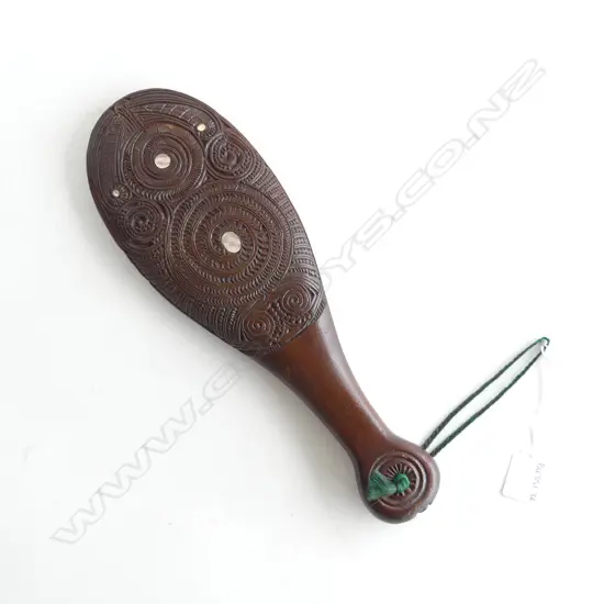 MAORI MID/LATE 20TH CENTURY FINELY CARVED WOODEN PATU HAND CLUB L. 306mm