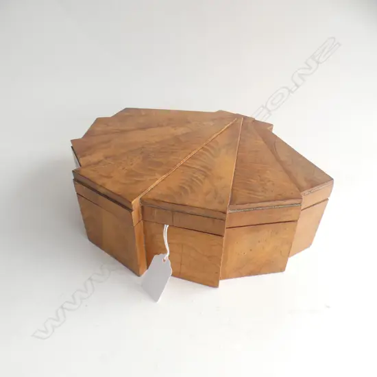 VINTAGE DECO WOODEN JEWELLERY BOX SHELL FORM W.270mm
