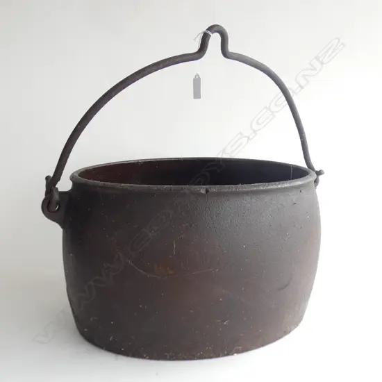 LARGE CAST IRON COOKING POT W.490mm