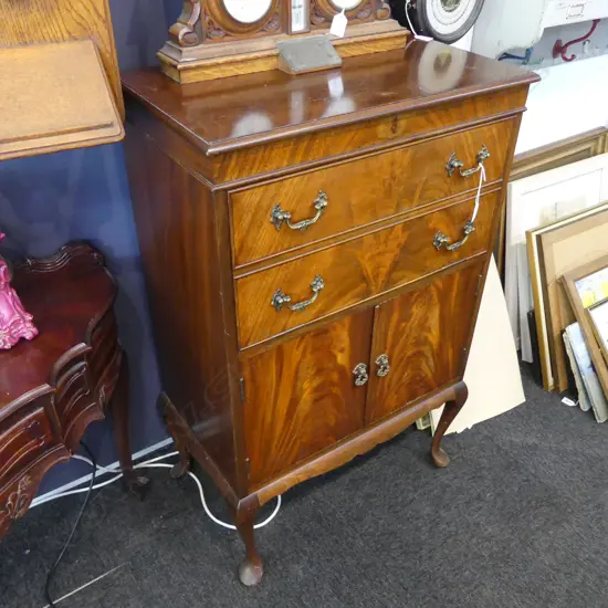 QUEEN ANNE STYLE DRINKS CABINET 650x380x1045mm