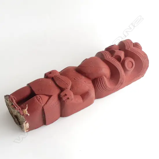 RED PAINTED CONCRETE MAORI TOTEM GUARDIAN H.400mm