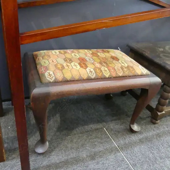 QUEEN ANNE STYLE STOOL w. NEEDLEWORK CUSHION W.500mm