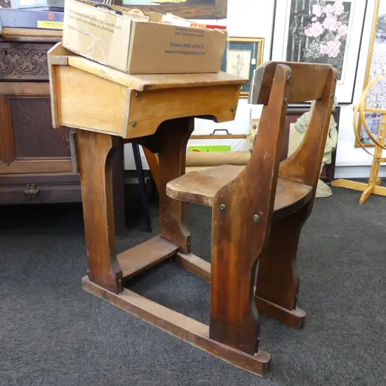 VINTAGE WOODEN SCHOOL DESK w. SEAT