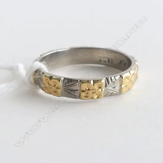 18CT & ENGRAVED PALLADIUM BAND RING NEW OLD STOCK 2.73gms
