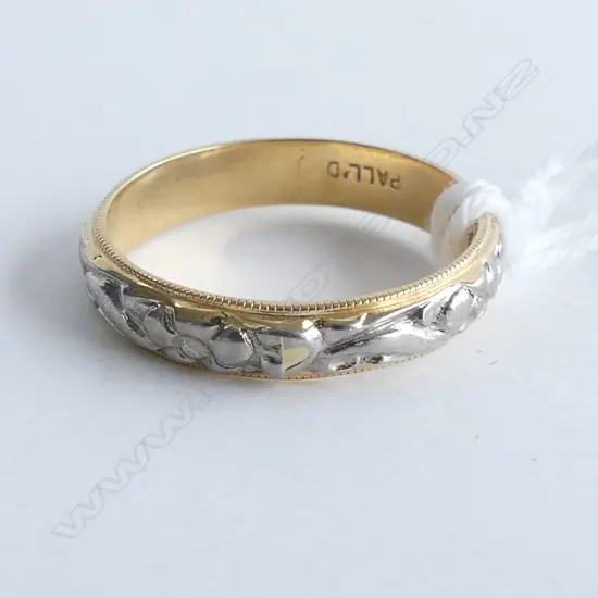 18CT & ENGRAVED PALLADIUM BAND RING NEW OLD STOCK 3.04gms